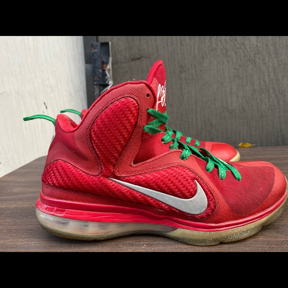 Nike LeBron 9 Christmas Size 10.5